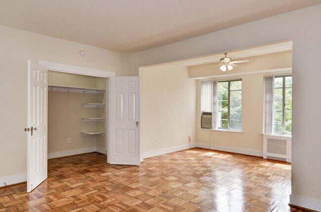 Majestic in Washington, DC - Building Photo - Building Photo