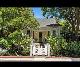 822 Orange Ave, Unit A in Santa Barbara, CA - Foto de edificio - Building Photo