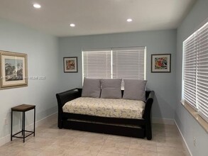 7921 Abbott Ave in Miami, FL - Building Photo - Building Photo