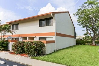 4430 SW 70th Terrace in Davie, FL - Foto de edificio - Building Photo