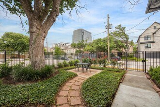 2207 Mimosa Dr in Houston, TX - Building Photo - Building Photo