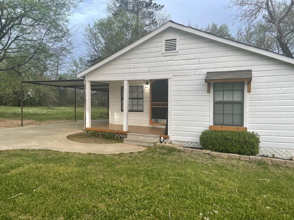 104 Kenwood Ln in Longview, TX - Building Photo