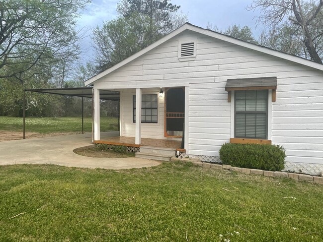 property at 104 Kenwood Ln