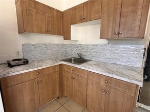 16901 NW 51st Pl in Miami Gardens, FL - Building Photo - Building Photo