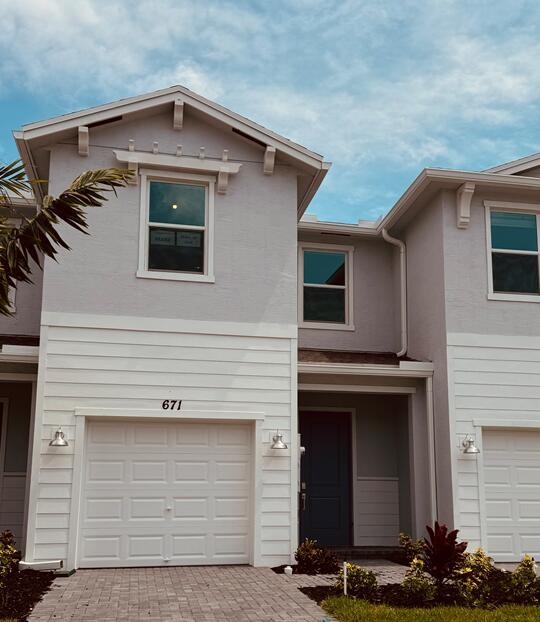 property at 671 SE Lk Fls St