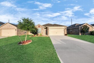 9526 Opal Gates Dr in Arcola, TX - Building Photo - Building Photo