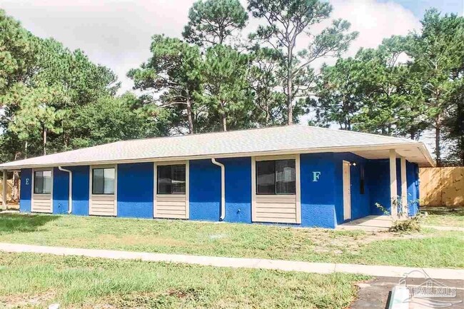 1925 Esplanade St in Navarre, FL - Foto de edificio - Building Photo