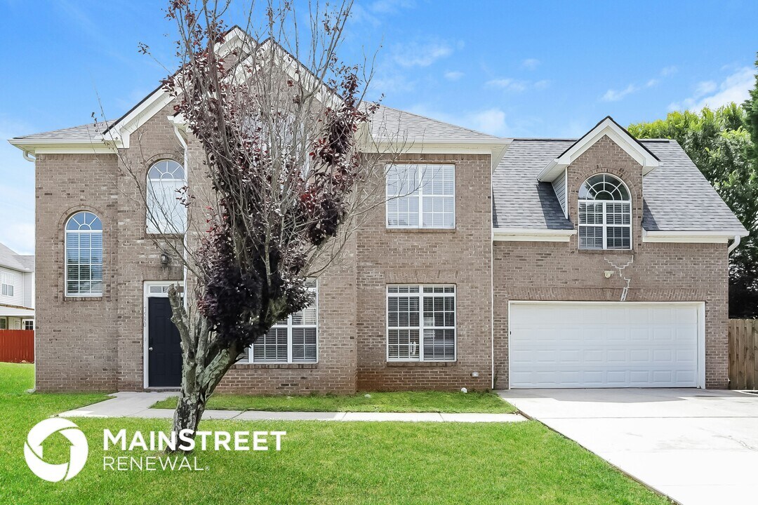 7590 Winderemere Dr in Riverdale, GA - Building Photo