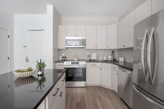 55 Riverwalk in West New York, NJ - Building Photo - Building Photo