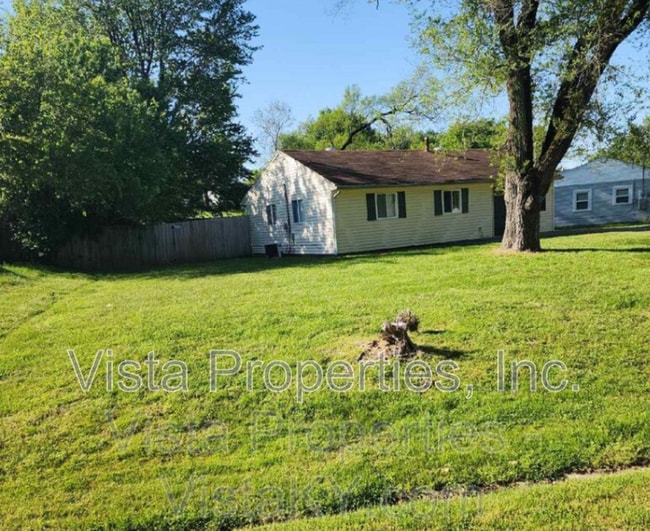 4816 Andalusia Ln in Louisville, KY - Building Photo - Building Photo