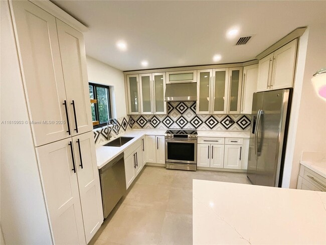 6646 SW 60th St in South Miami, FL - Building Photo - Building Photo