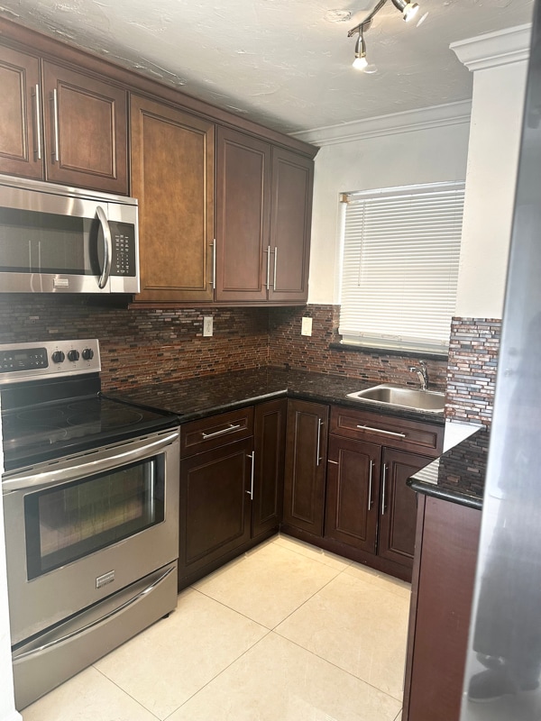 8840 Fontainebleau Blvd in Miami, FL - Building Photo - Building Photo