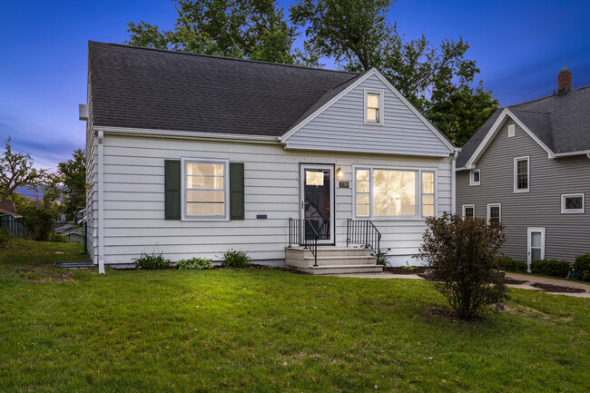 135 25th Street Dr SE in Cedar Rapids, IA - Foto de edificio - Building Photo