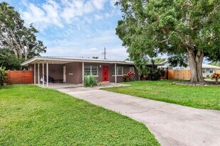 2532 Belvoir Blvd in Sarasota, FL - Building Photo
