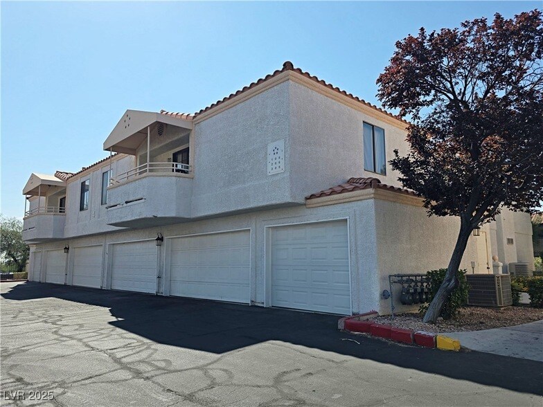 8452 Boseck Dr, Unit 106 in Las Vegas, NV - Building Photo