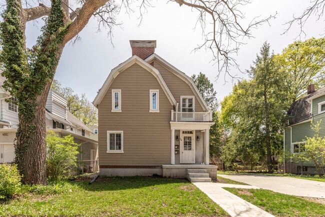 1324 Wells St, Unit 2