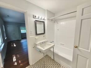 5411 Foxwood Dr in Greensboro, NC - Building Photo - Building Photo