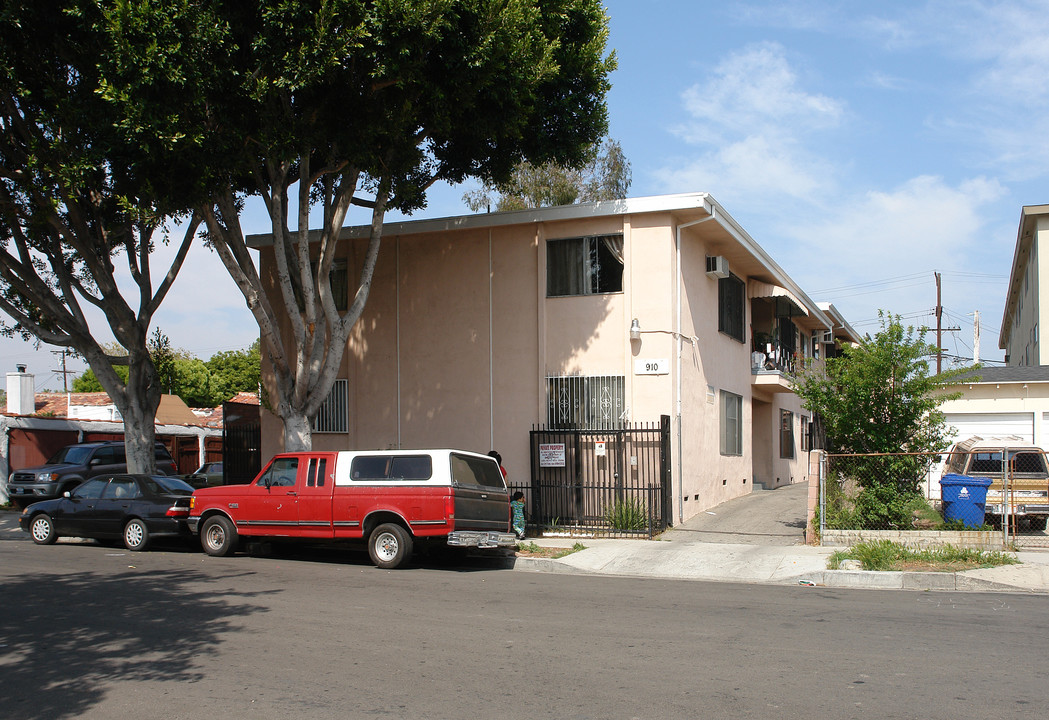 910 N Serrano in Los Angeles, CA - Building Photo