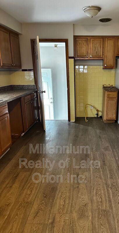 8505 W Seven Mile Rd in Detroit, MI - Building Photo - Building Photo