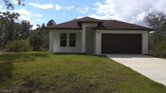 970 Lakeside Dr in Lehigh Acres, FL - Building Photo