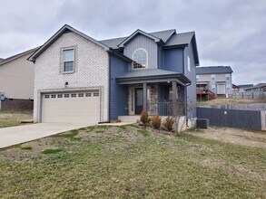 843 Crestone Ln in Clarksville, TN - Building Photo - Building Photo