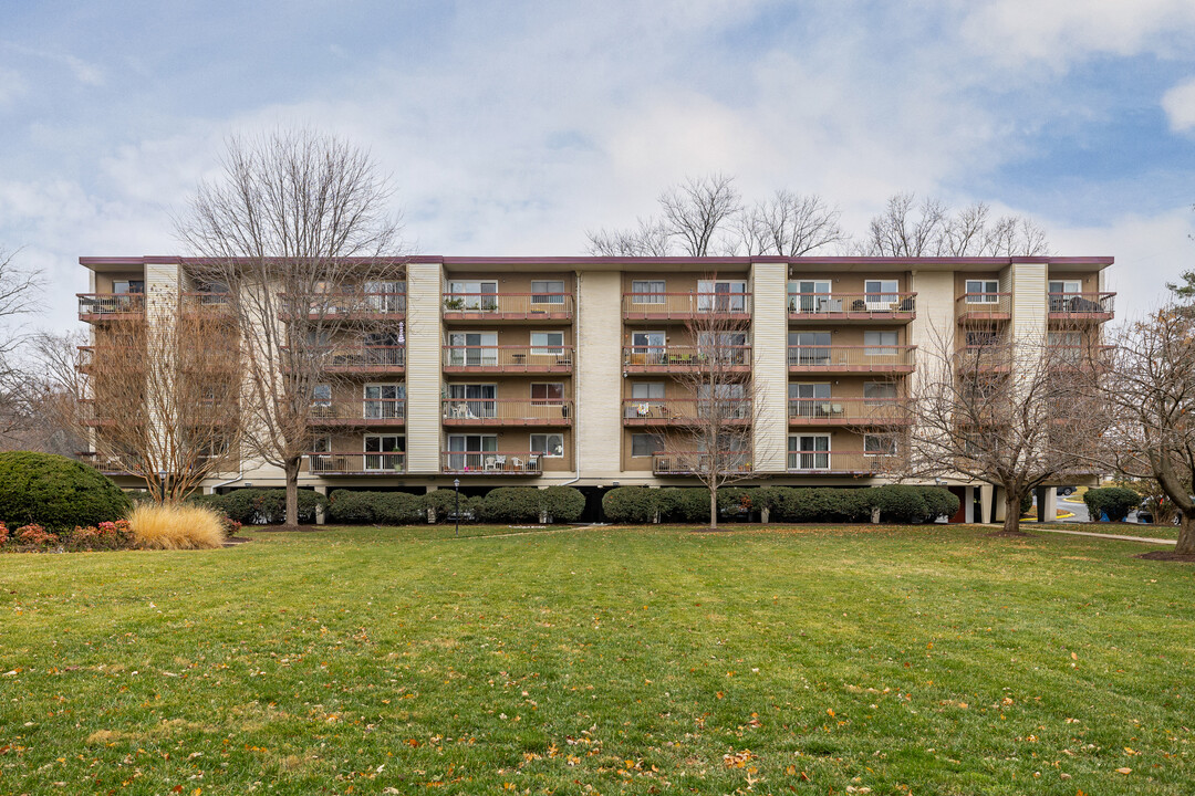 West Spring in Bethesda, MD - Building Photo