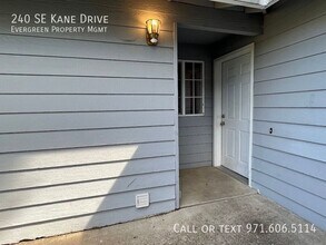 240 SE Kane Dr in Gresham, OR - Building Photo - Building Photo