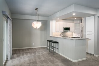 880 Meridian Bay Ln in Foster City, CA - Building Photo - Building Photo