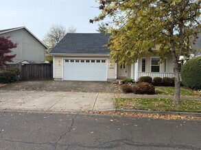 3540 Sterling Woods Dr in Eugene, OR - Building Photo - Building Photo
