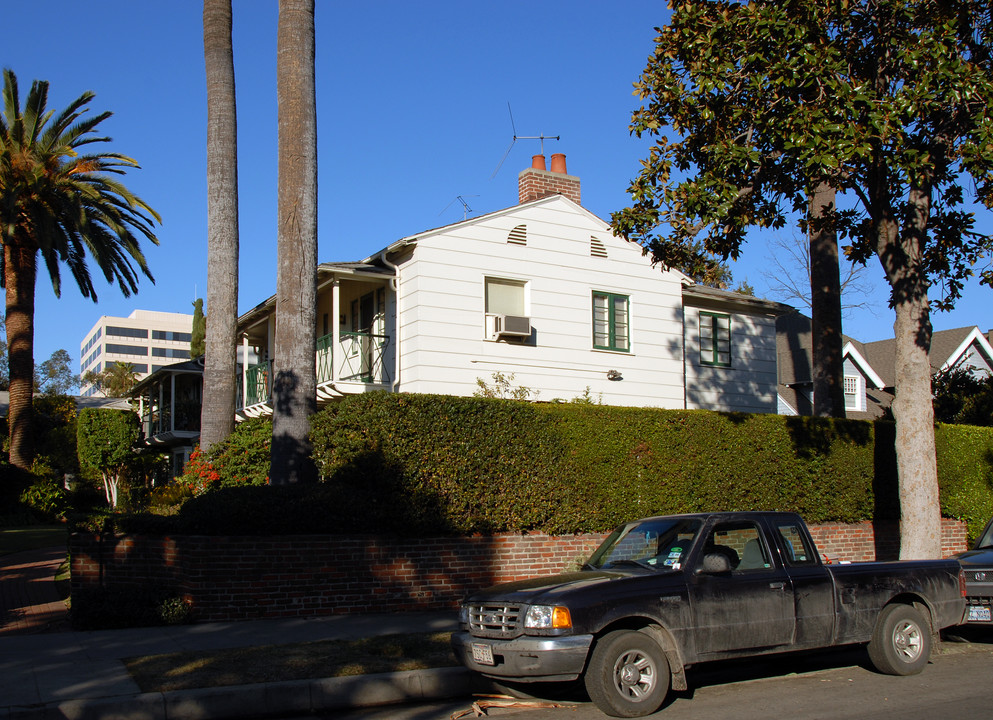 161 S Madison Ave in Pasadena, CA - Building Photo