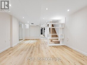 371 McRoberts Ave in Toronto, ON - Building Photo - Building Photo