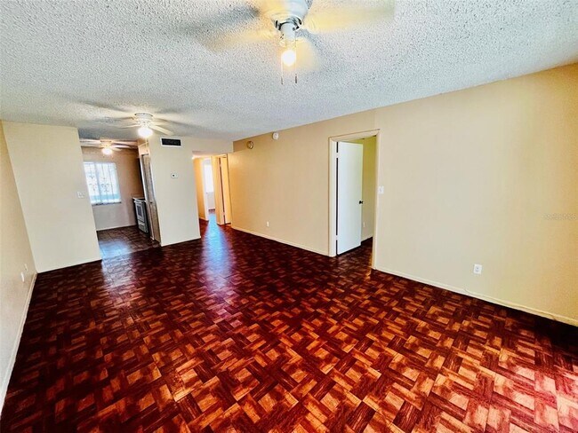 7529 Pitch Pine Cir in Tampa, FL - Building Photo - Building Photo