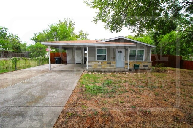 205 E Vardeman Ave in Killeen, TX - Foto de edificio - Building Photo