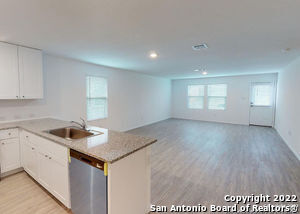 10423 Beachball Bnd in Converse, TX - Foto de edificio - Building Photo