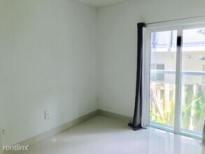 6891 Bay Dr in Miami Beach, FL - Foto de edificio - Building Photo