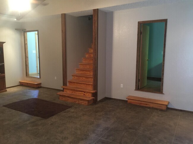 1202 N College Ave in Clarksville, AR - Building Photo - Building Photo