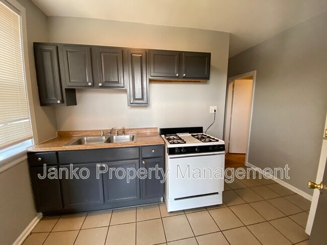 3725 W Grand Ave in Chicago, IL - Building Photo - Building Photo