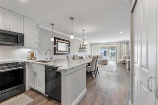 4230 Deste Ct, Unit 305 in Greenacres, FL - Building Photo