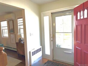 49 Spencer Dr in New Rochelle, NY - Building Photo - Building Photo