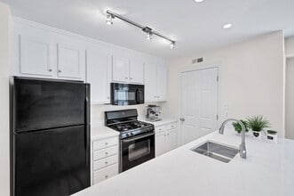 The Park At Arlington Ridge in Arlington, VA - Foto de edificio - Building Photo