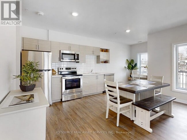 property at 77 William St N