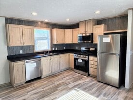 5810 US-20 in Wakeman, OH - Building Photo