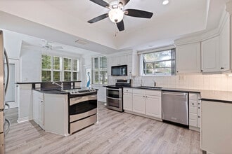 106 25th Ave NE in St. Petersburg, FL - Foto de edificio - Building Photo