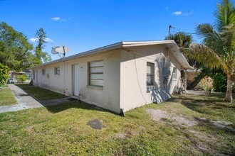 1706-1708 Cypress Dr in Ft. Myers, FL - Building Photo - Building Photo