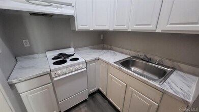 61 S Hamilton St in Poughkeepsie, NY - Building Photo - Building Photo