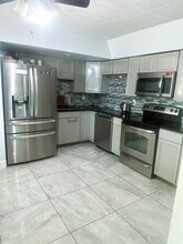 1711 SW 23rd Ave in Fort Lauderdale, FL - Building Photo - Building Photo