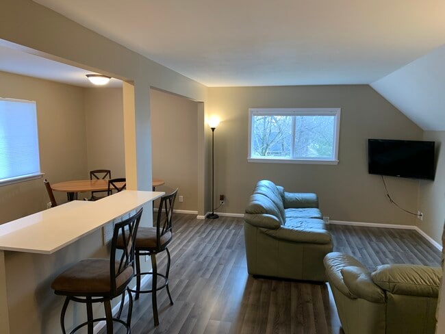 7008 W Lloyd St in Wauwatosa, WI - Building Photo - Building Photo