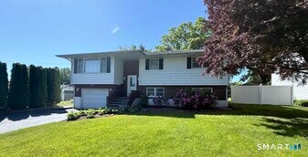 21 Cheryl Dr in Waterbury, CT - Building Photo