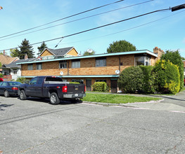 Bal Aire Court in Seattle, WA - Building Photo - Building Photo