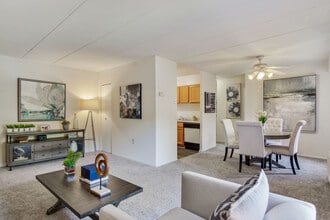 Parkway Apartments in Williamsburg, VA - Foto de edificio - Interior Photo